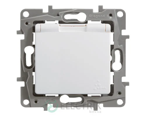 Розетка з заземленням, кришкою і шторками, вологозахищена IP44, білий Legrand Etika 672232