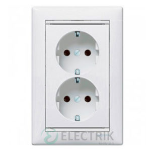 Розетка с заземлением двойная, Legrand Valena 16А 774400 (белая)