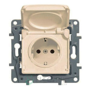 Розетка с заземлением крышкой и шторками, влагозащищенная IP44, слоновая кость (крем) Legrand Etika